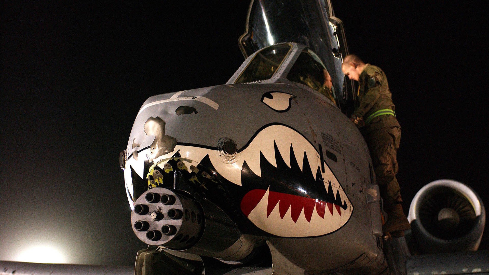 中国足球国家队开展技战术适应能力测试,足球实战技术训练