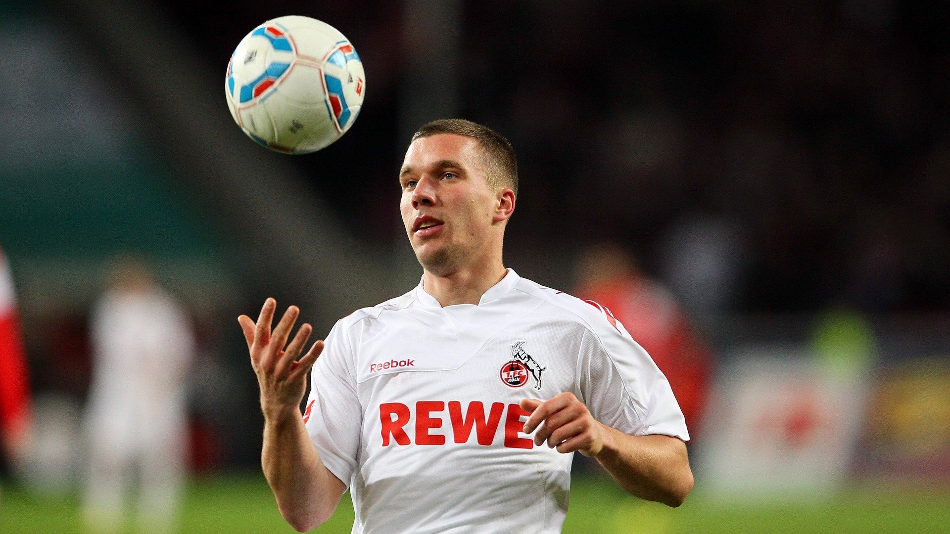 政府推动橄榄球社会化发展，扩大参与面，橄榄球推广